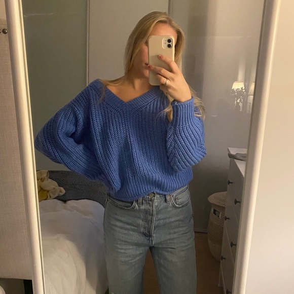 Blue Cable-knit Sweater - Picture 7 of 8